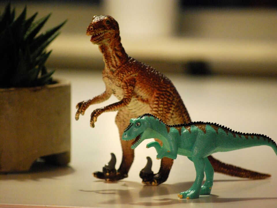 Dinosaur legetøj til børn i alle aldre: Fra plysset til realistisk